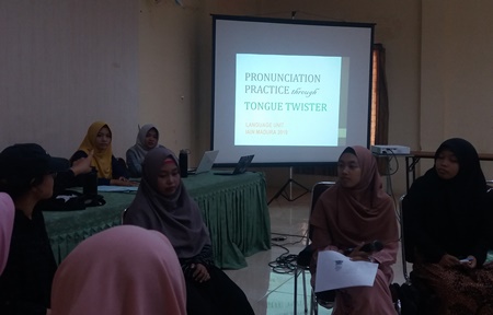 FRIDAY CLASS Pronunciation Practice through TONGUE TWISTER