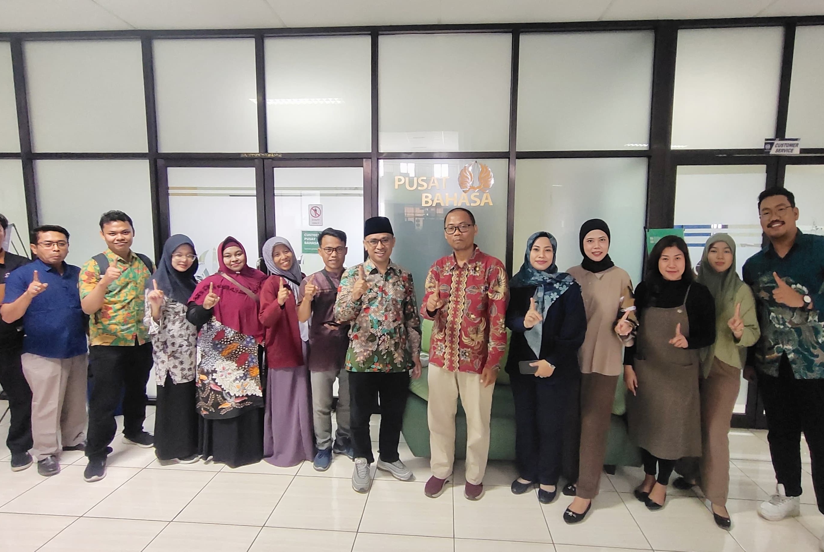 PERKUAT PROGRAM FLDP: UPT BAHASA LAKUKAN STUDI WAWASAN KE UNESA DAN UINSA SURABAYA