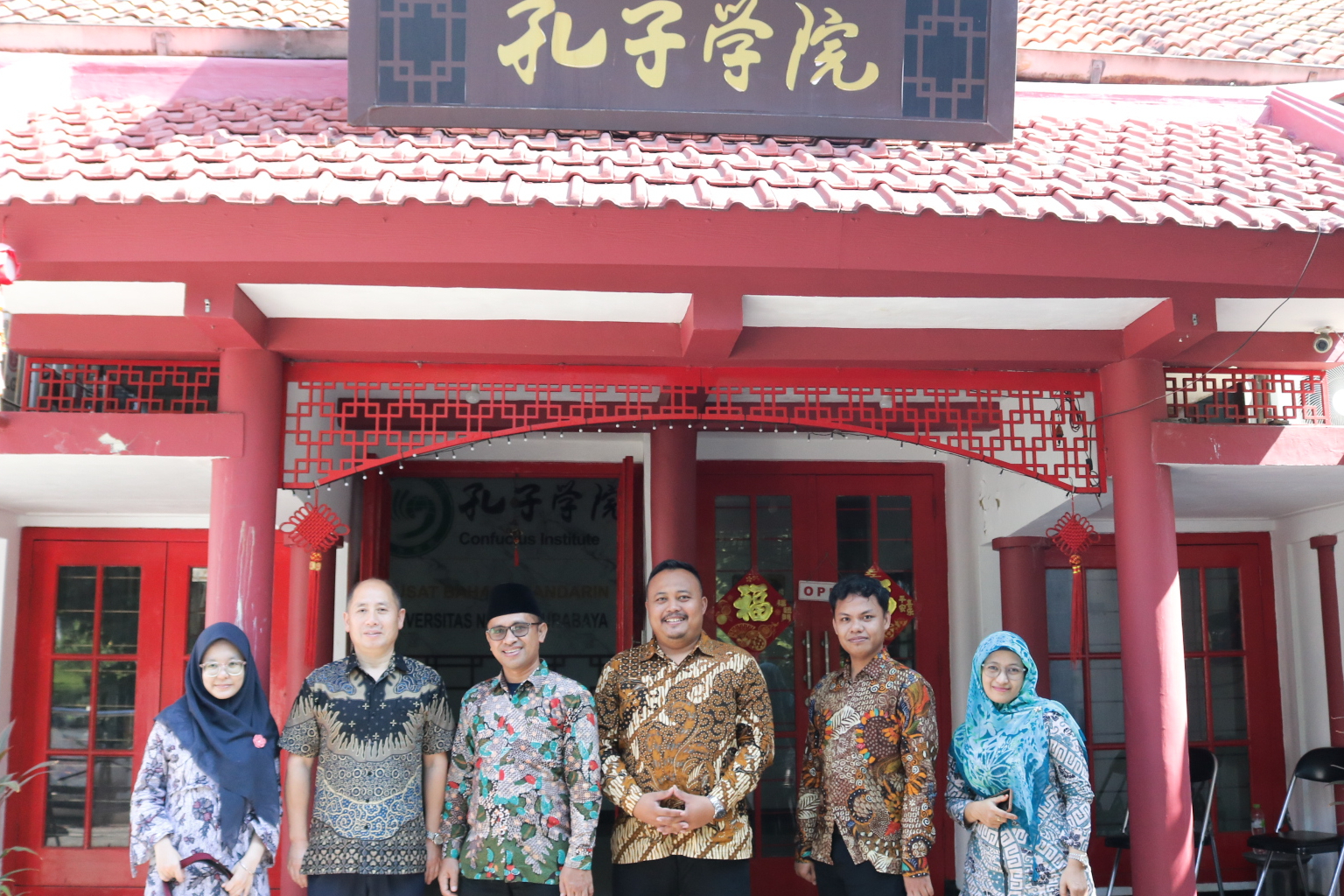 Pengembangan Layanan Bahasa Mandarin: UPT Bahasa goes to Confucius Institute, UNESA Surabaya